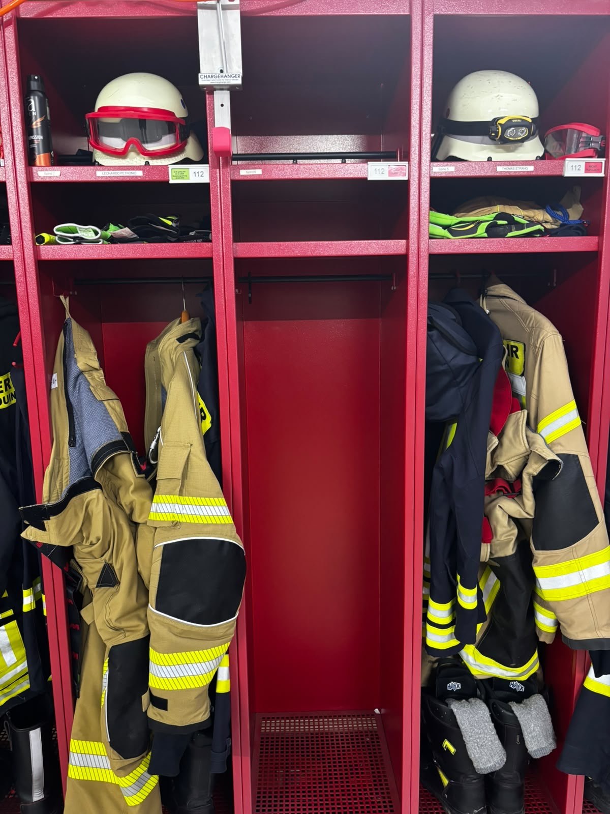Leerer Spind im Feuerwehrgerätehaus der Feuerwehr Balduinstein
